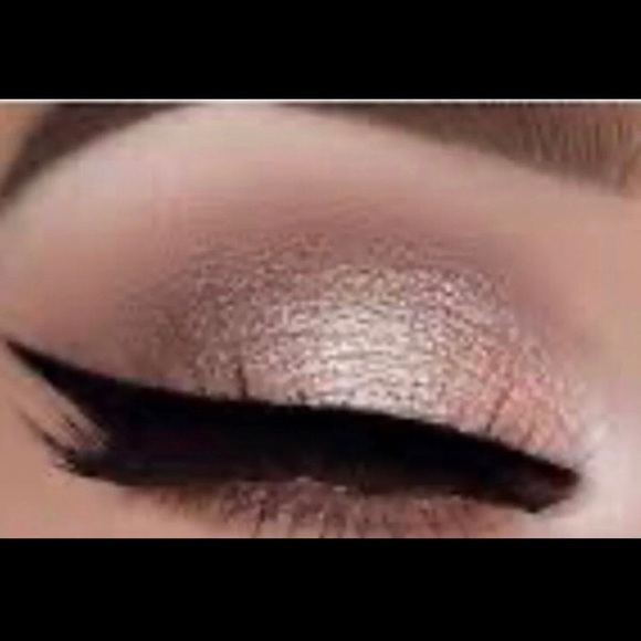 2 Liquid Eyeshadows - Picture 4 of 8